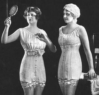 Dernier projet de l'année 2012 : un corset 1910