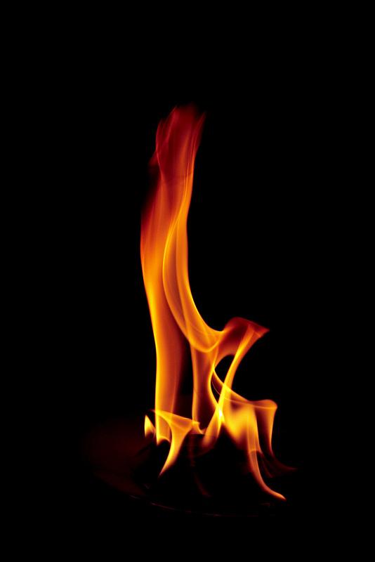 Le feu, c'est joli mais ça brûle Le feu, c'est joli mais ça brûle