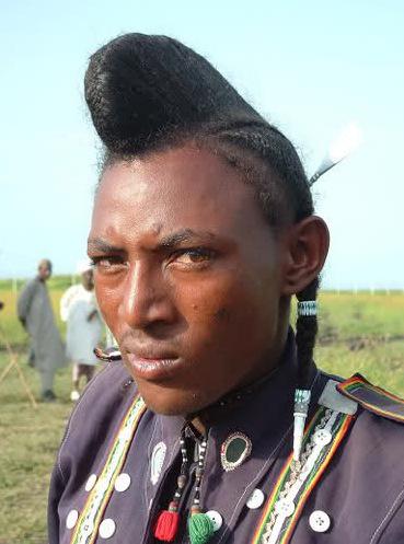 FEMMES PEULS PARMI LES PLUS BELLES AU MONDE, FEMMES AUX CHEVELURES ENVIABLES FEMMES PEULS (FULANI) AUX CHEVELURES ENVIABLES - PARMI LES PLUS BELLES AU MONDE (Homme africain (peul) avec les cheveux souples et longs)