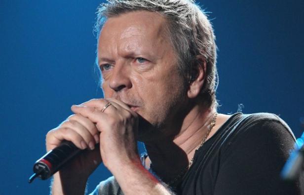 article_concert_renaud Homme de février… Renaud