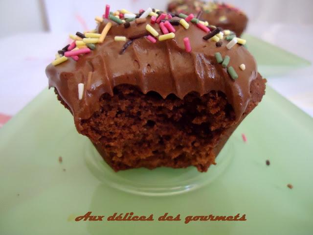 CUPCAKES 100% CHOCO CUPCAKES 100% CHOCO