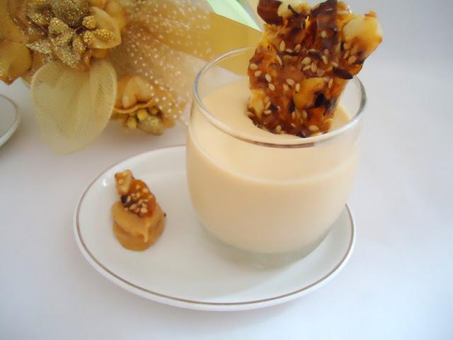 PANNA COTTA DULCE DE LECHE ET NOUGATINE PANNA COTTA DULCE DE LECHE ET NOUGATINE