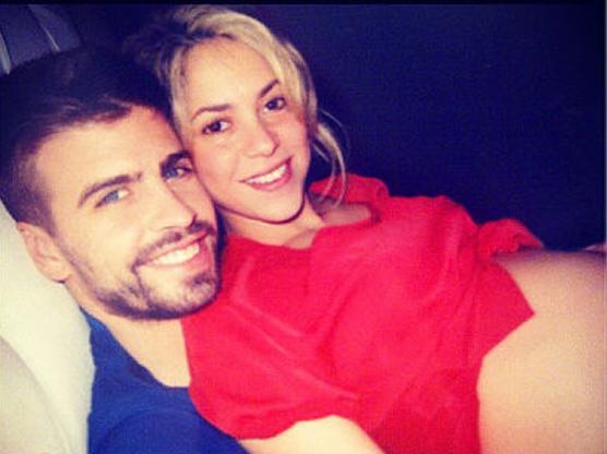 Photo de la chanteuse Shakira enceinte et son amoureux Gerard Piqué