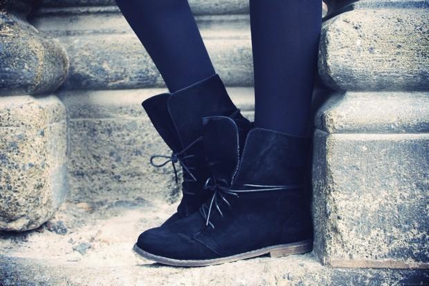 * Au bout de ces impasses où elle m'abandonne * * Au bout de ces impasses où elle m'abandonne *