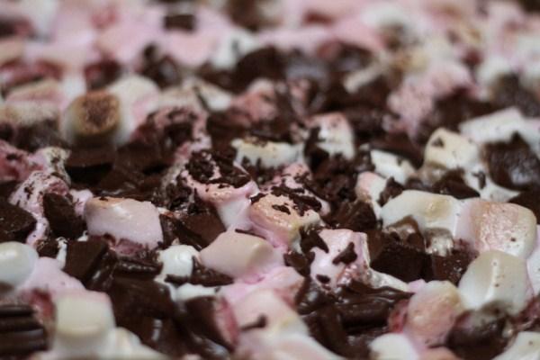Brownies au chocolat et aux guimauves - Rocky road brownies Brownies au chocolat et aux guimauves - Rocky road brownies