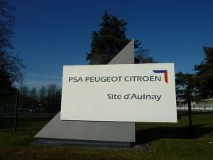 Entrée du site PSA à Aulnay (Crédits : Creative Commons, Petit Louis) Les syndicats contre l'emploi, un roman français qui finit mal