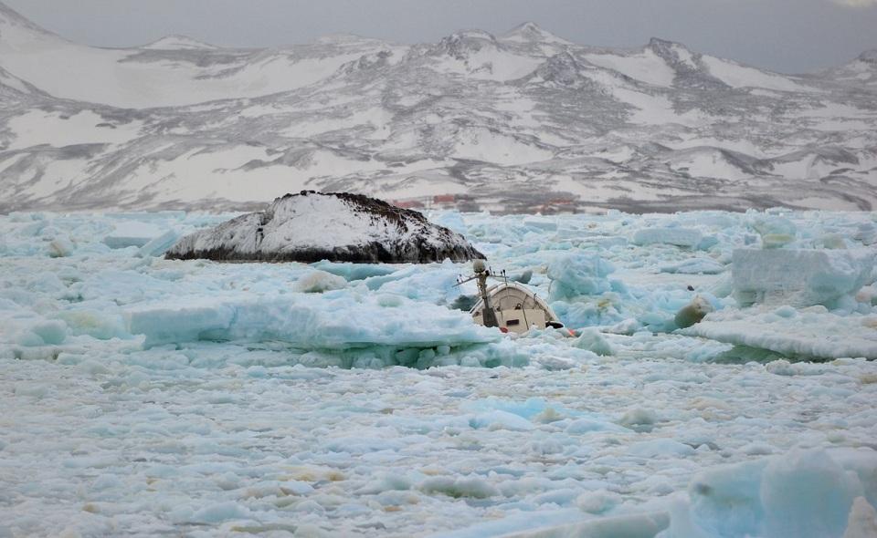 Le Nauvrage du Mar Sem Fin – Antartique Bateau Antartica 05