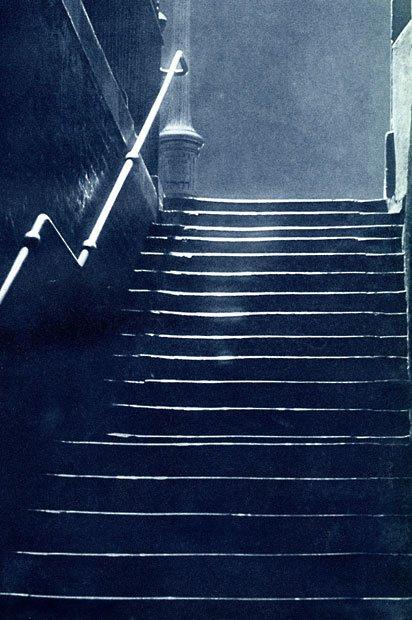 Dans Londres, la nuit, en 1930 Footsteps-Essex_2449294k