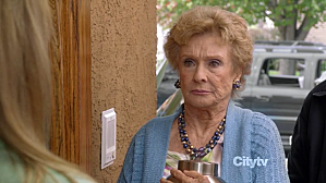 Critiques Séries : Raising Hope. Saison 3. Episodes 16 et 17. vlcsnap-2013-02-06-10h27m48s231.png