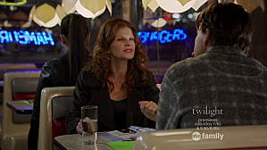 Critiques Séries : Bunheads. Saison 1. Episode 15. Take the Vicuna. vlcsnap-2013-02-06-23h04m10s13.png