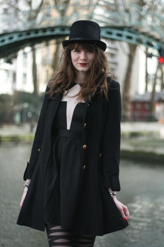 Wendy robe noir blanc chapeau