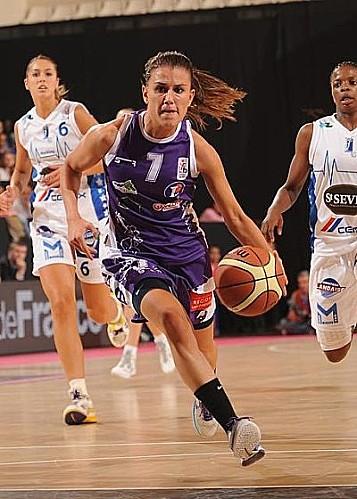 LFB : Hainaut Basket garde espoir. Gabriele-OCETE--Tarbes-.JPG