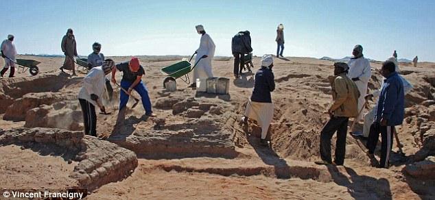 Le soudan et 35 petites pyramides découvertes, au temps de l'Égypte ancienne ! http://i.dailymail.co.uk/i/pix/2013/02/07/article-2275036-17696201000005DC-632_634x292.jpg