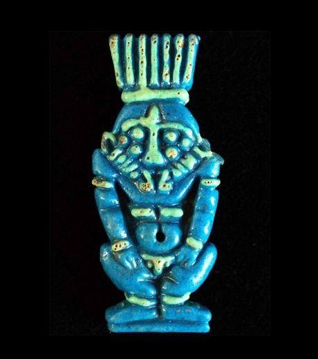 Le soudan et 35 petites pyramides découvertes, au temps de l'Égypte ancienne ! amulette-en-faience-representant-le-dieu-bes-dieu-du-foyer-.jpg
