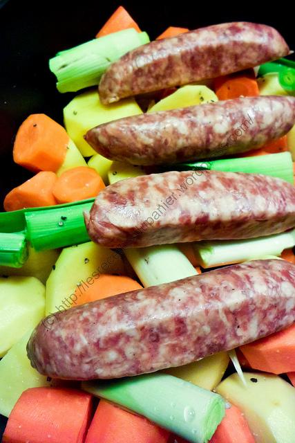 Légumes et diots de Savoie au four / Oven Vegetables and Savoy Diot Sausages