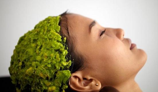 Les masques pour les cheveux sec aux fins gras près des racines