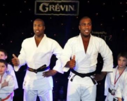 Le judoka Teddy Riner a inauguré hier soir son double de cire au musée Grévin à Paris Le judoka Teddy Riner a inauguré hier soir son double de cire au musée Grévin à Paris