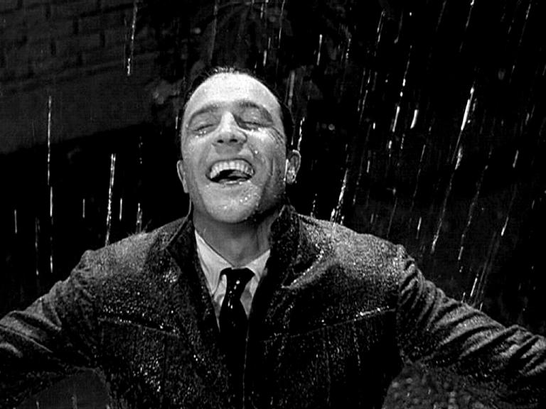 Gene Kelly sous la pluie pour le film de Stanley Donen