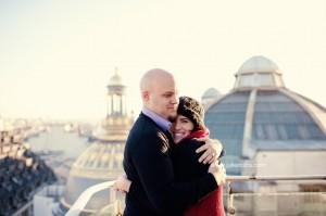 Yara & Christopher : séance photos de couple, sur les toits de Paris (75)