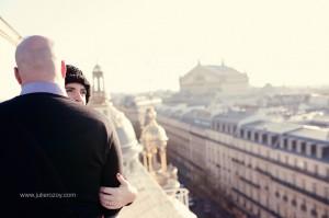 Yara & Christopher : séance photos de couple, sur les toits de Paris (75)