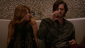 Critiques Séries : Nashville. Saison 1. Episode 13. nashville-connie-britton-bathroom.png