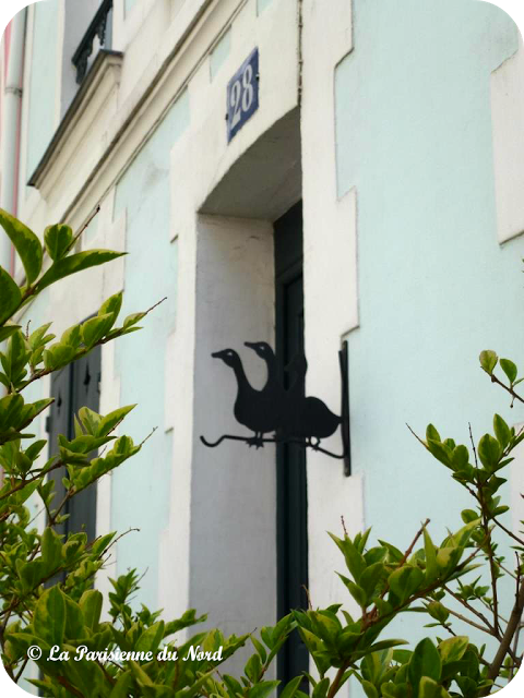 La rue Crémieux, un peu de couleur dans la grisaille parisienne ! La rue Crémieux, un peu de couleur dans la grisaille parisienne !