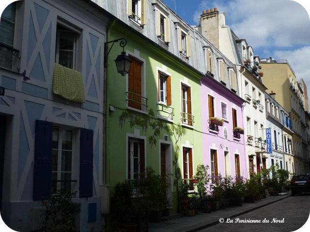 La rue Crémieux, un peu de couleur dans la grisaille parisienne ! La rue Crémieux, un peu de couleur dans la grisaille parisienne !