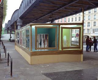 Thomas Hirschhorn, Skulptur Sortier Station, 1997 - 2001