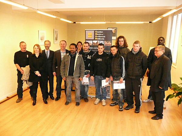 7 jeunes signent un service civique avec la ville Service civique