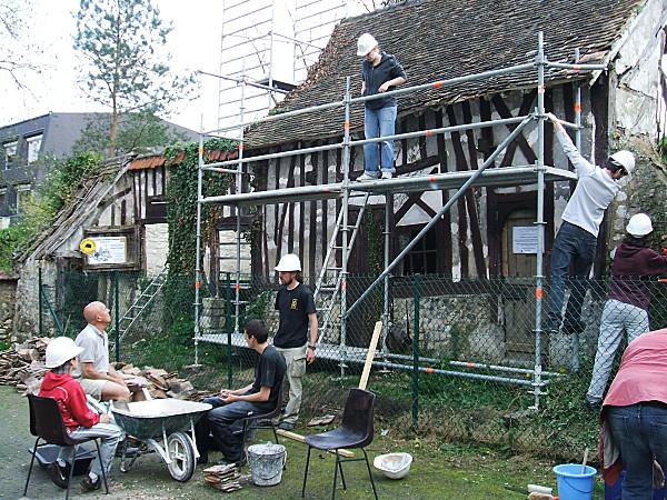 7 jeunes signent un service civique avec la ville Four à pain