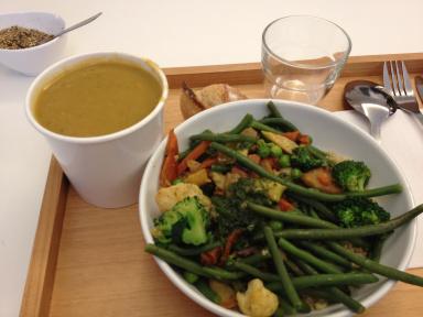 soupe et légumes et quinoa