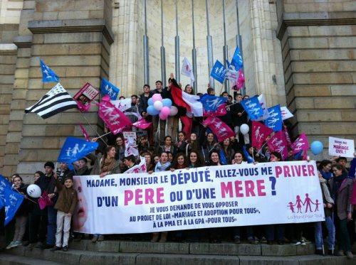 Manifestants pro-famille à Rennes en Bretagne