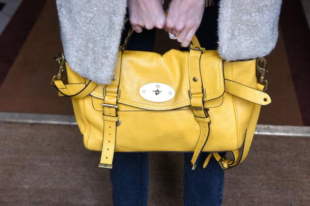 White outfit ! Image and video hosting by TinyPic