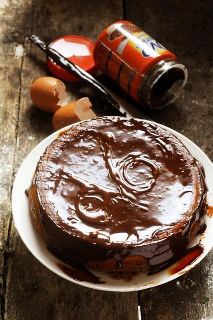 Ayé la maison se vide de nouveau et il ne reste que moi et le bruit de la cuisine… Gâteau chocOvOlat très très chocolat ! Ayé la maison se vide de nouveau et il ne reste que moi et le bruit de la cuisine… Gâteau chocOvOlat très très chocolat !