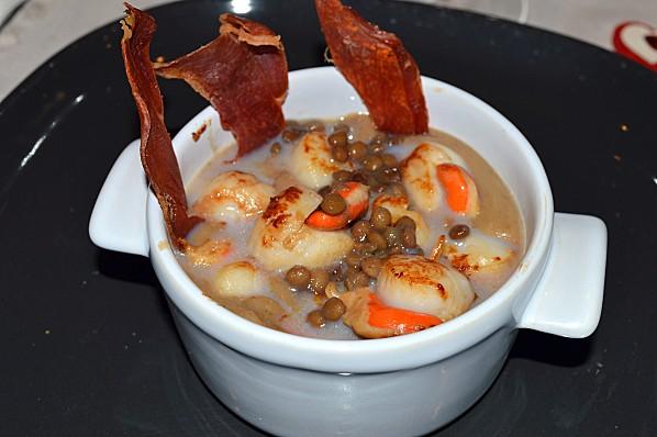 MOUSSE DE LENTILLES AUX NOIX DE SAINT JACQUES ET CHIPS DE JAMBON CRU cocotte-lentilles.jpg