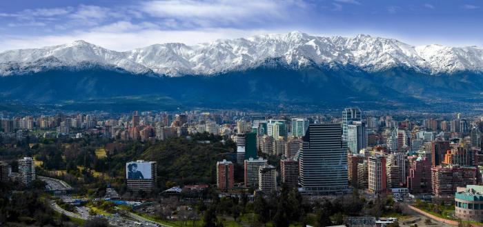Pour attirer plus de touristes, le Chili a largement retravaillé son image à l'international et apprend à vendre ses richesses, comme ici Santiago du Chili et sa proximité avec la Cordillère (photo Interface Tourism)