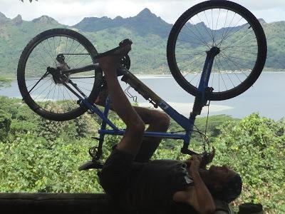 Iles de la Société ( de consommation ! ) Iles de la Société ( de consommation ! )