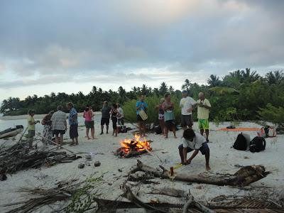 Iles de la Société ( de consommation ! ) Iles de la Société ( de consommation ! )