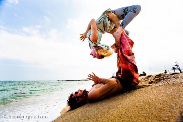 Superbe vidéo d’acroyoga 424437_10150570378228387_2028447287_n