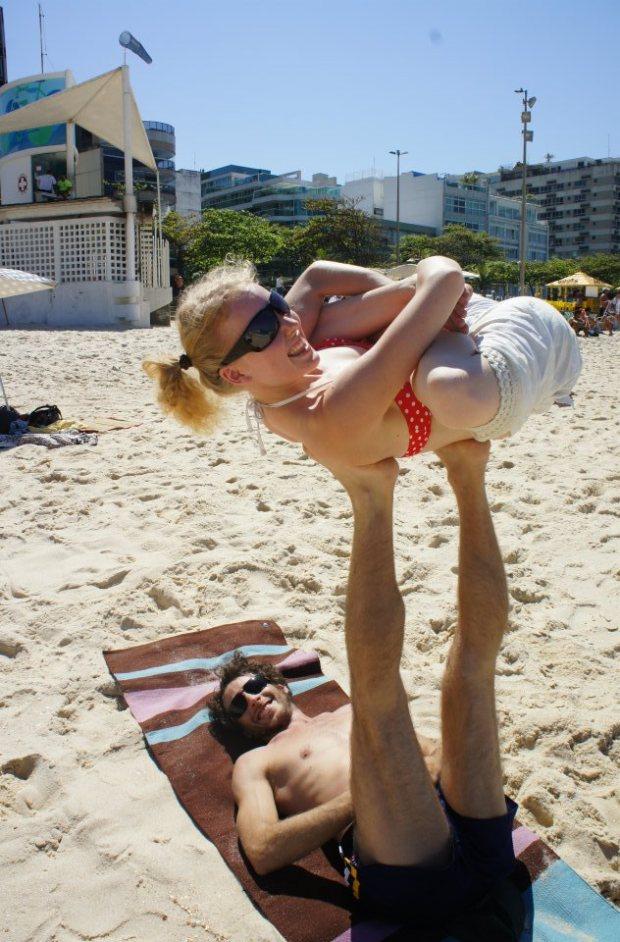 Superbe vidéo d’acroyoga 377312_10150465560342682_897426280_n