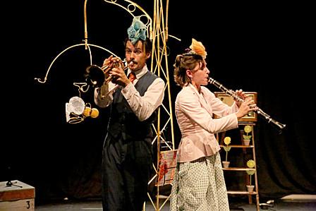 Le Bal des Abeilles, un spectacle famillial et original à découvrir ! a19p_LeBaldesAbeilles9ClaireRiou_1.jpg