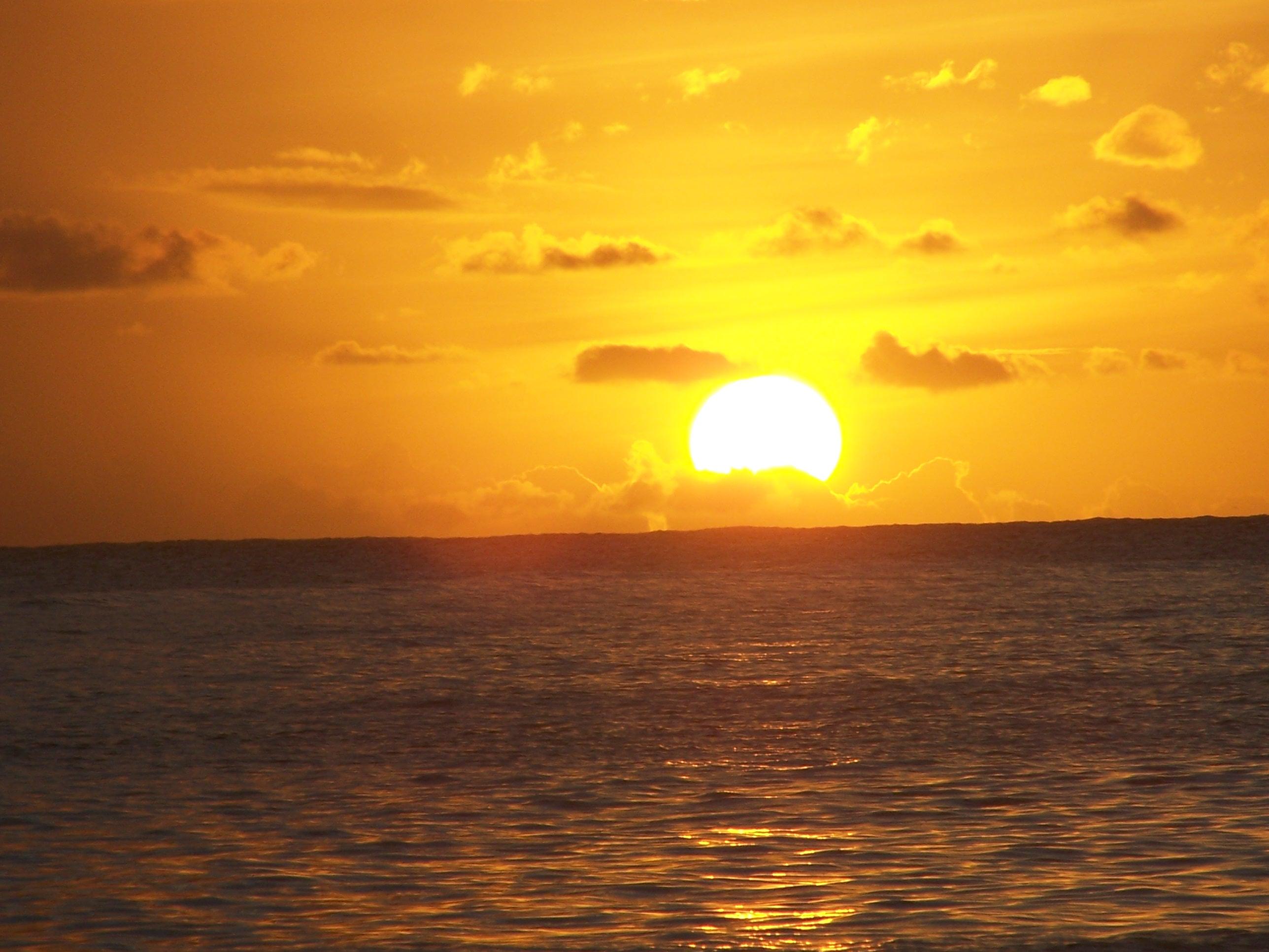 SEYCHELLES : Ile de MAHE jour 1 http://img11.hostingpics.net/pics/93050728mahcouchansesoleil6.jpg