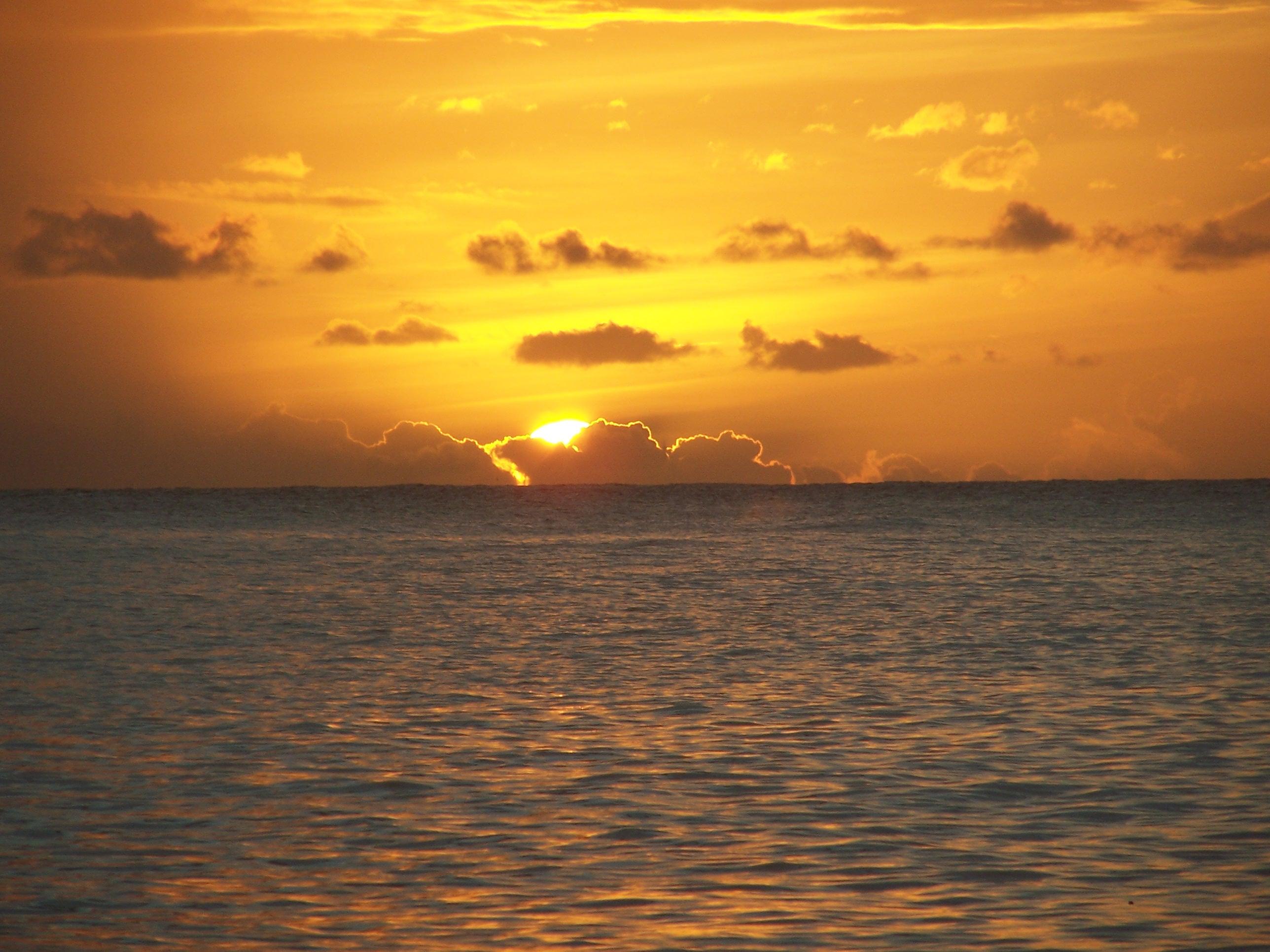 SEYCHELLES : Ile de MAHE jour 1 http://img11.hostingpics.net/pics/45035630mahcouchansesoleil8.jpg