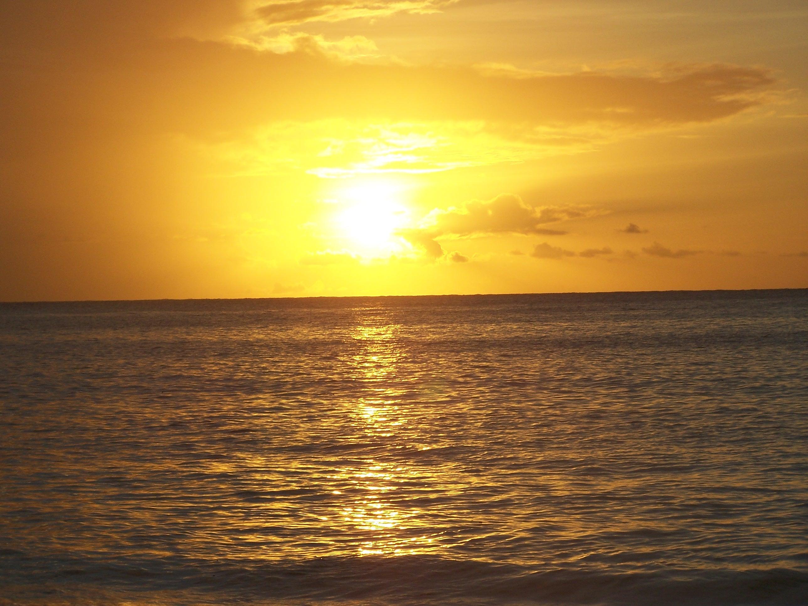 SEYCHELLES : Ile de MAHE jour 1 http://img11.hostingpics.net/pics/78591123MahcouchAnsesoleil.jpg