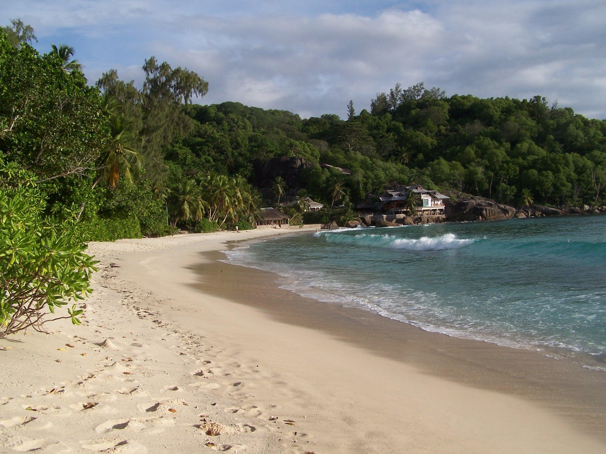 SEYCHELLES : Ile de MAHE jour 1 http://img11.hostingpics.net/pics/75766115MahAnseTakamaka1.jpg