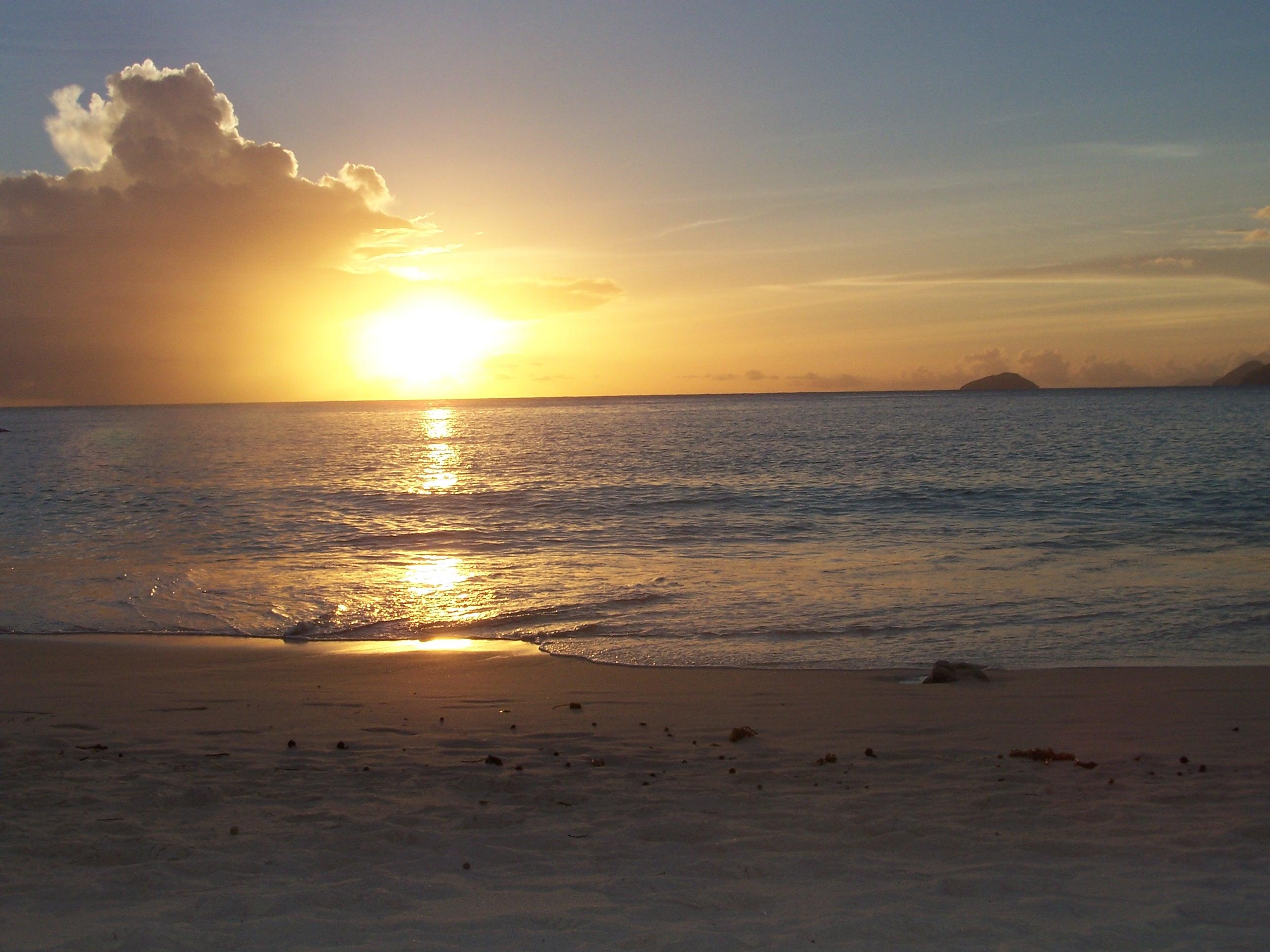 SEYCHELLES : Ile de MAHE jour 1 http://img11.hostingpics.net/pics/51204023MahcouchAnsesoleil1.jpg