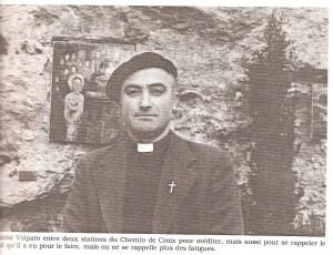 001 (4) - Copie Le curé Volpato à l’honneur