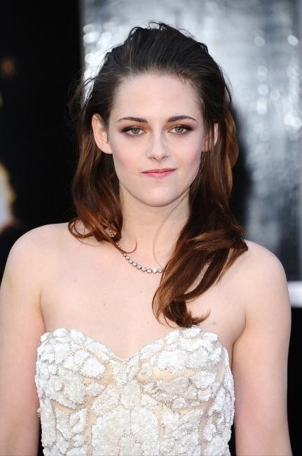 Kristen-Stewart-beaute-blessee-aux-Oscars-2013_portrait_w858
