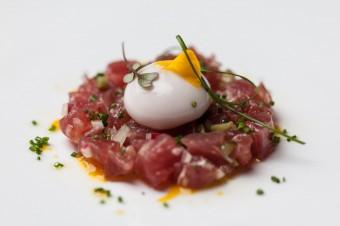 Tartare de thon, oeuf de mangue, huile au wasabi Tartare de thon oeuf de mangue huile au wasabi 340x226