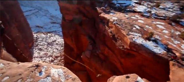 Canyon Cliff Jump, une vidéo complètement hallucinante